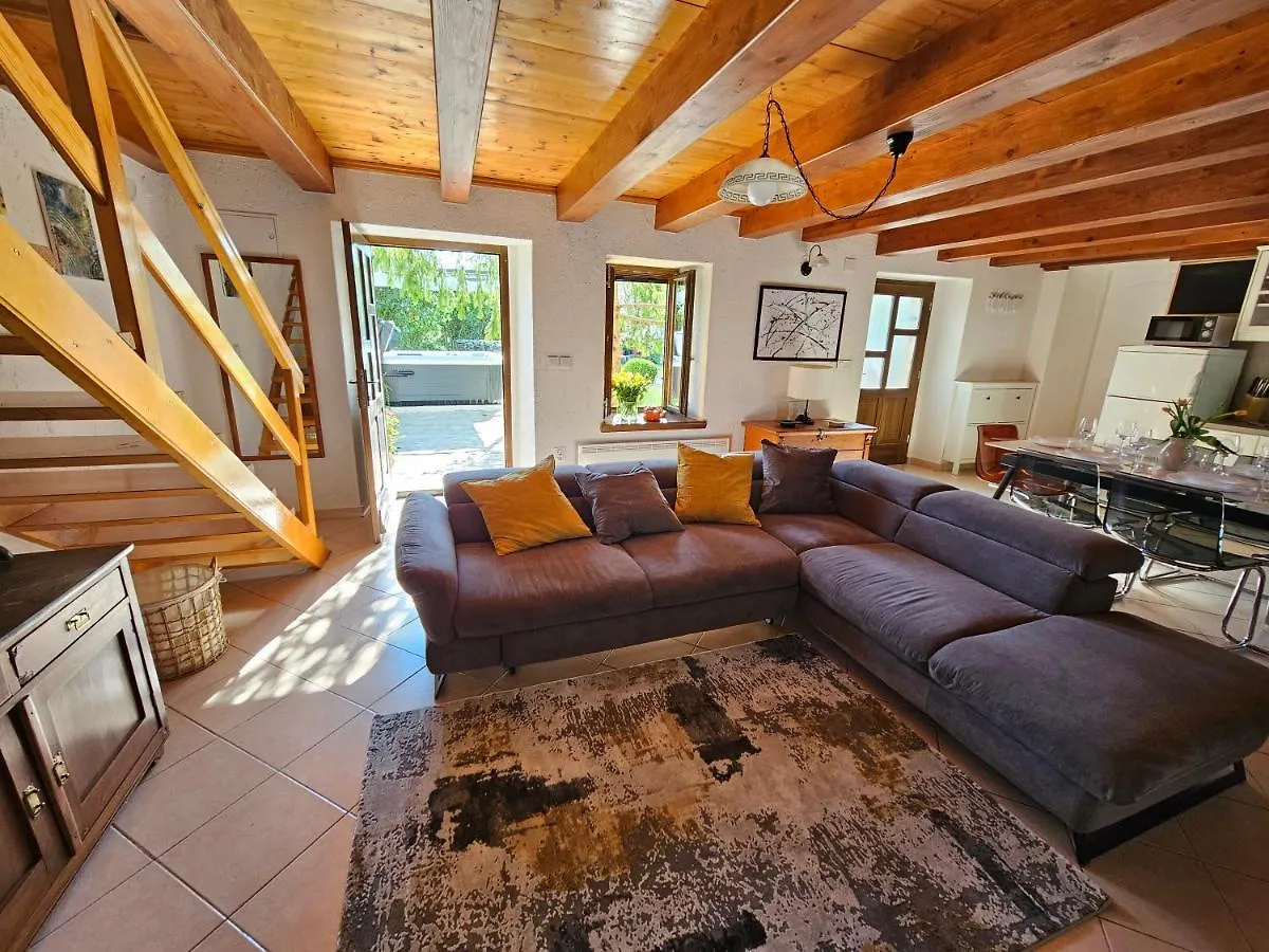 Holiday home Stonehouse Ana With Jacuzzi Rovinj-Krmed Villa