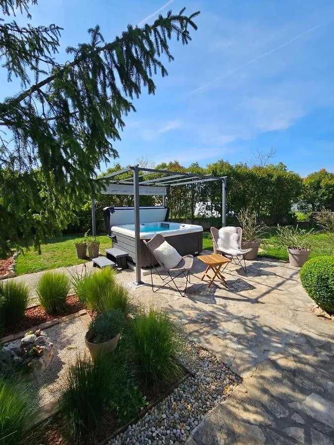 Holiday home Stonehouse Ana With Jacuzzi Rovinj-Krmed Villa
